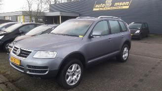 damaged passenger cars Volkswagen Touareg  2003/1