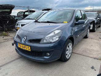 Vaurioauto  passenger cars Renault Clio  2006/1