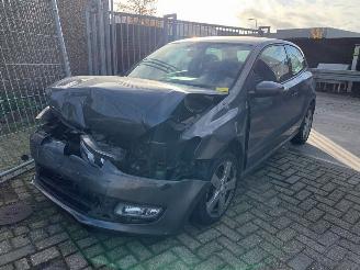 uszkodzony samochody osobowe Volkswagen Polo  2010/2