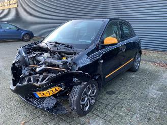 damaged passenger cars Renault Twingo  2019/6