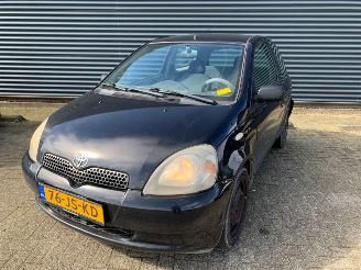 uszkodzony samochody osobowe Toyota Yaris  2002/1