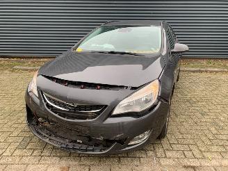 damaged passenger cars Opel Astra SPORTS TOURER 2011/3