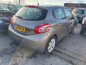 Peugeot 208  picture 4