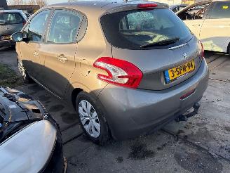 Peugeot 208  picture 5