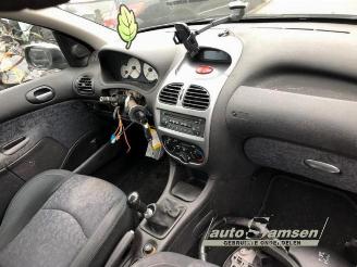 Peugeot 206 206 (2A/C/H/J/S), Hatchback, 1998 / 2012 1.4 16V picture 6