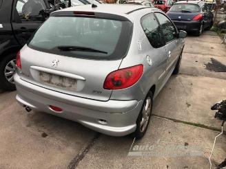 Peugeot 206 206 (2A/C/H/J/S), Hatchback, 1998 / 2012 1.4 16V picture 2