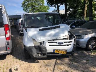 damaged passenger cars Ford Transit  2013/4