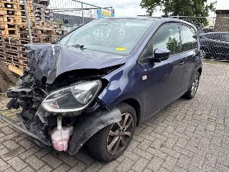 Coche accidentado Volkswagen Up!  2015/11