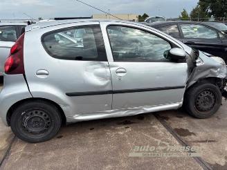 Peugeot 107 107, Hatchback, 2005 / 2014 1.0 12V picture 2