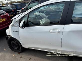 Toyota Yaris Yaris III (P13), Hatchback, 2010 / 2020 1.5 16V Hybrid picture 4