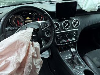 Mercedes A-klasse A (W176) Hatchback 2012 / 2018 - 1.6 A-160 16V Hatchback  Benzine 1.595cc 75kW (102pk) FWD 2015-07/2018-05 (176.041) M270910 picture 13