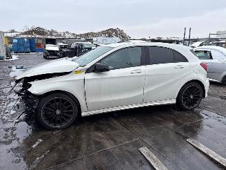 Mercedes A-klasse A (W176) Hatchback 2012 / 2018 - 1.6 A-160 16V Hatchback  Benzine 1.595cc 75kW (102pk) FWD 2015-07/2018-05 (176.041) M270910 picture 2