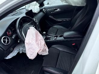 Mercedes A-klasse A (W176) Hatchback 2012 / 2018 - 1.6 A-160 16V Hatchback  Benzine 1.595cc 75kW (102pk) FWD 2015-07/2018-05 (176.041) M270910 picture 12