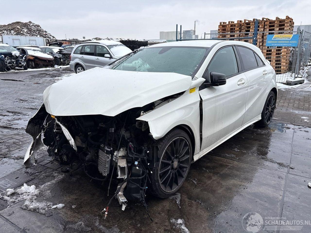 Mercedes A-klasse A (W176) Hatchback 2012 / 2018 - 1.6 A-160 16V Hatchback  Benzine 1.595cc 75kW (102pk) FWD 2015-07/2018-05 (176.041) M270910