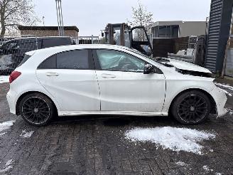 Mercedes A-klasse A (W176) Hatchback 2012 / 2018 - 1.6 A-160 16V Hatchback  Benzine 1.595cc 75kW (102pk) FWD 2015-07/2018-05 (176.041) M270910 picture 6