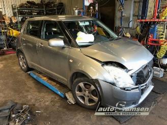 krockskadad bil auto Suzuki Swift Swift (ZA/ZC/ZD1/2/3/9), Hatchback, 2005 / 2011 1.3 VVT 16V 2006/4