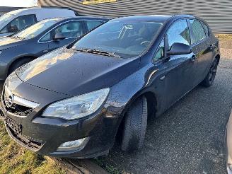 Coche accidentado Opel Astra Astra J Hatchback - 1.4 16V ecoFLEX Hatchback 4Dr Benzine 1.398cc 74kW (101pk) FWD 2009-12/2015-10 (PC6EB; PC6ET; PD6EB; PD6ET; PE6EB; PF6EB) A14XER 2010/11