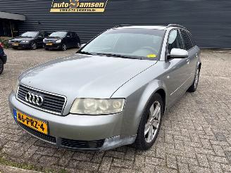 Vaurioauto  passenger cars Audi A4 A4 Avant (B6) Combi 2001 / 2005 - 1.8 T 20V Combi/o  Benzine 1.781cc 110kW (150pk) FWD 2001-09/2002-07 (8E5) AVJ 2002/4