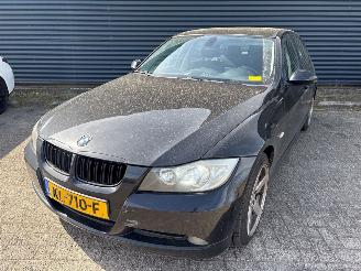 damaged passenger cars BMW 3-serie 3 serie (E90) Sedan 2005 / 2011 - 318i 16V Sedan 4Dr Benzine 1.995cc 95kW (129pk) RWD 2005-09/2007-08 (PF71; PF72; VA51; VA52; VG51; VG52) N46B20B 2006/4