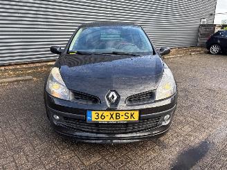 Renault Clio  picture 2