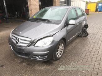 Coche siniestrado Mercedes B-klasse B (W245), Hatchback, 2005 / 2011 1.7 B-180 16V 2010/6
