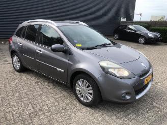 Damaged car Renault Clio  2011/1