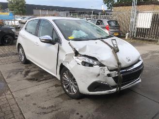škoda osobní automobily Peugeot 208 208 I (CA/CC/CK/CL) Hatchback 2012 / 2019 - 1.2 12V e-THP PureTech 110 Hatchback  Benzine 1.199cc 81kW (110pk) FWD 2013-01/2019-12 (CAHNZ; CCHNZ) EB2DT; HNZ 2016/8