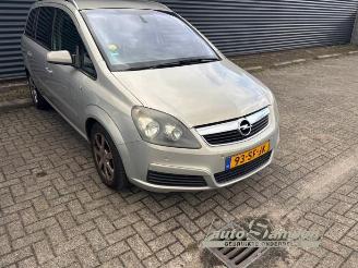 Coche siniestrado Opel Zafira Zafira (M75), MPV, 2005 / 2015 2.2 16V Direct Ecotec 2005/11