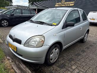 Schadeauto Toyota Yaris Zonder Airco - Yaris (P1) Hatchback 1999 / 2005 - 1.0 16V VVT-i Hatchback  Benzine 998cc 50kW (68pk) FWD 1999-04/2005-09 (SCP10) 1SZFE 1999/5