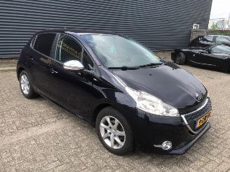 Peugeot 208  picture 6