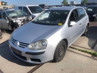 Coche siniestrado Volkswagen Golf Golf V (1K1), Hatchback, 2003 / 2010 1.4 16V 2004/1