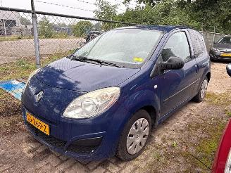 Vaurioauto  passenger cars Renault Twingo Twingo II (CN) Hatchback 3-drs 2007 / 2014 - 1.2 Hatchback 2Dr Benzine 1.149cc 43kW (58pk) FWD 2007-03/2014-09 (CN0D) D7F800; EURO4 2008/12