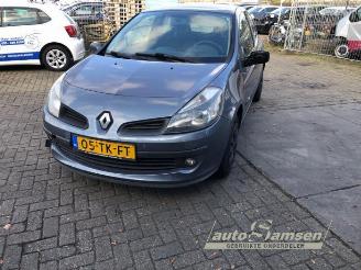 Vrakbiler auto Renault Clio Clio III (BR/CR), Hatchback, 2005 / 2014 1.4 16V 2006/10