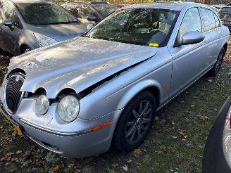 Unfallwagen Jaguar S-type Automaat - 3.0 benzine - S-type (X200) Sedan 1999 / 2008 - 3.0 V6 24V Sedan 4Dr Benzine 2.967cc 175kW (238pk) RWD 2001-10/2004-04 (X200) AJ; V6 2004/5