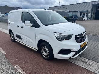 Vaurioauto  commercial vehicles Opel Combo 1.5D 75KW AIRCO KLIMA NAVI SCHUIFDEUR EURO6 2021/6