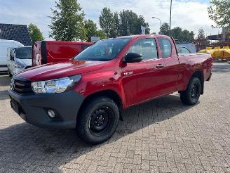 skadebil bedrijf Toyota Hilux 2.4 D-4D 110KW EXTRA CAB 4P AIRCO KLIMA 4WD EURO6 2020/11