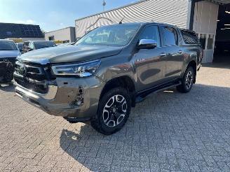 damaged commercial vehicles Toyota Hilux 2.8 D-4D 150KW AUTOM. DOUBLE CAB. KLIMA NAVI LEER 4WD 2021/3