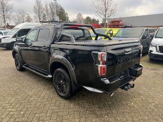 Isuzu D-Max 1.9d 120kw V-CROSS DOUBLE CAB. AUTOM. KLIMA LEER  4WD picture 4