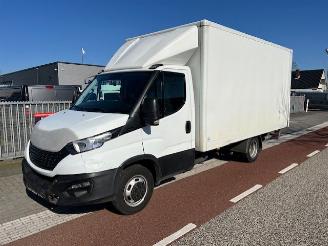 damaged commercial vehicles Iveco Daily 35C14 2.3d  KOFFER LAADKLEP LBW KLIMA EURO6 2020/10