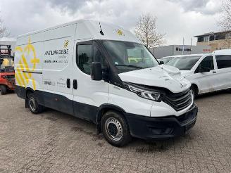 skadebil bedrijf Iveco Daily 35S14 2.3D 100KW L2H2 AIRCO KLIMA 53000KM 2023/11