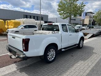 Isuzu D-Max 1.9D 120KW EXTRA CAB  AUTM.  AIRCO KLIMA EURO6 4WD picture 4