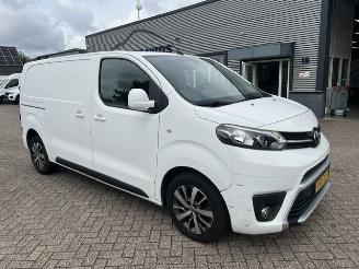 Schade bestelwagen Toyota Proace 2.0 D-4D 90KW  AIRCO KLIMA NAVI EURO6 2020/3