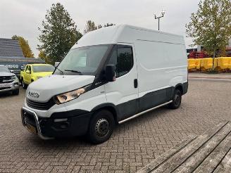 škoda dodávky Iveco Daily 35S14 2.3d 352 L2H2 Himatic automaat Airco Klima EURO6 2018/2