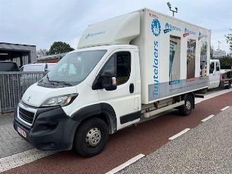 damaged commercial vehicles Peugeot Boxer 2.0 BLUEHDI 120KW KOFFER LAADKLEP LBW KLIMA EURO6 2019/2