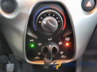 Peugeot 108 108, Hatchback, 2014 1.0 12V picture 11