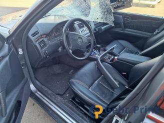 Mercedes E-klasse E (W210), Sedan, 1995 / 2002 3.2 E-320 24V picture 5