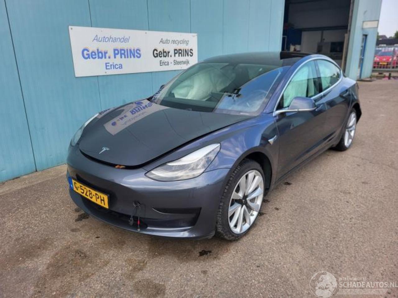 Tesla Model 3 Model 3, Sedan, 2017 Long Range 72kWh