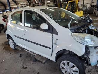 Peugeot 107 107, Hatchback, 2005 / 2014 1.0 12V picture 5