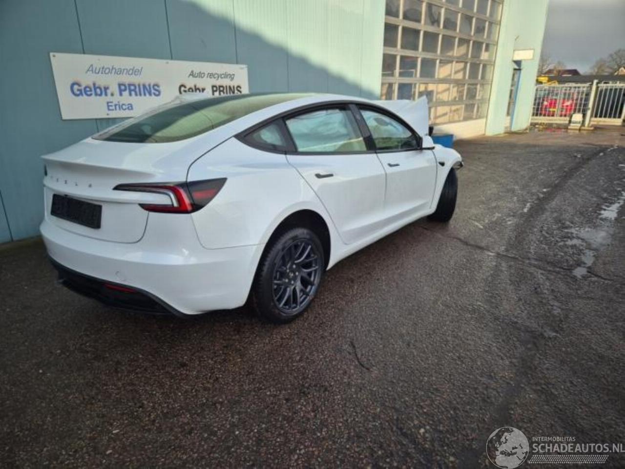 Tesla Model 3 Model 3, Sedan, 2017 RWD 60 kWh