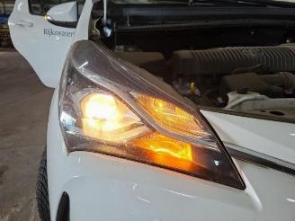 Toyota Yaris Yaris III (P13), Hatchback, 2010 / 2020 1.5 16V Hybrid picture 12